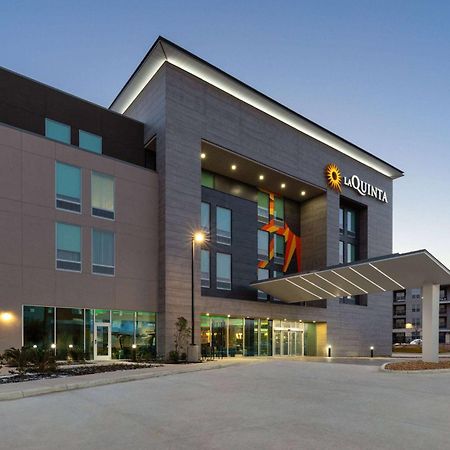 La Quinta Inn & Suites By Wyndham San Antonio At The Rim מראה חיצוני תמונה
