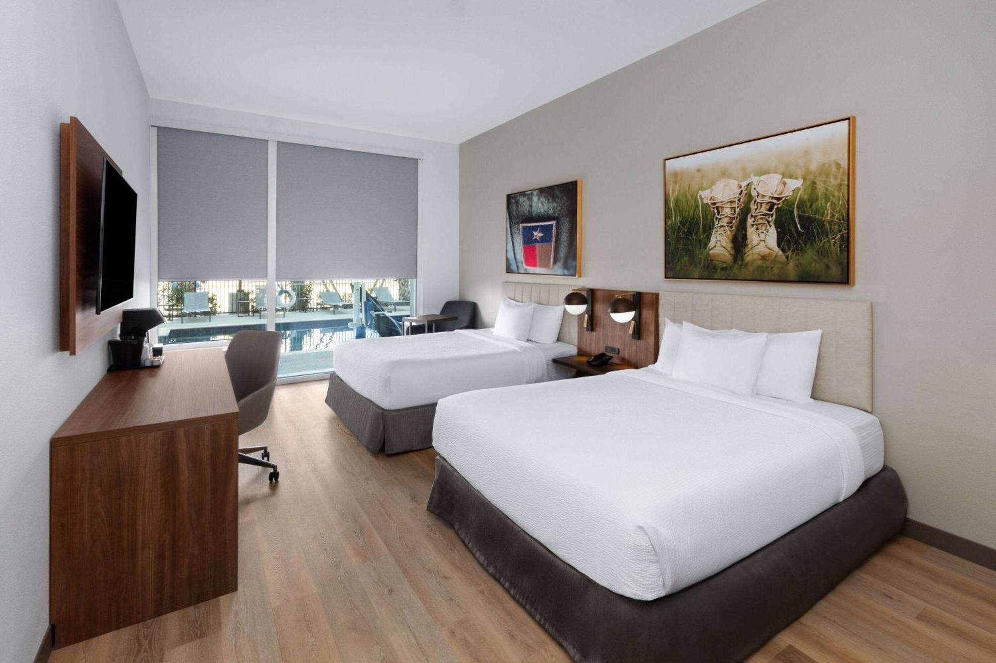 La Quinta Inn & Suites By Wyndham San Antonio At The Rim מראה חיצוני תמונה