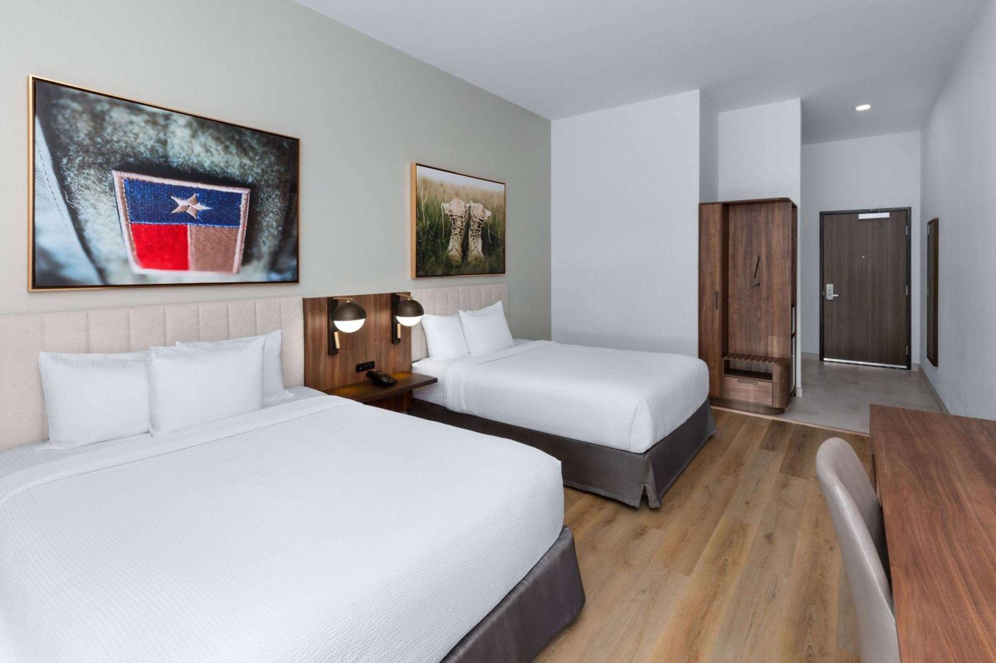La Quinta Inn & Suites By Wyndham San Antonio At The Rim מראה חיצוני תמונה