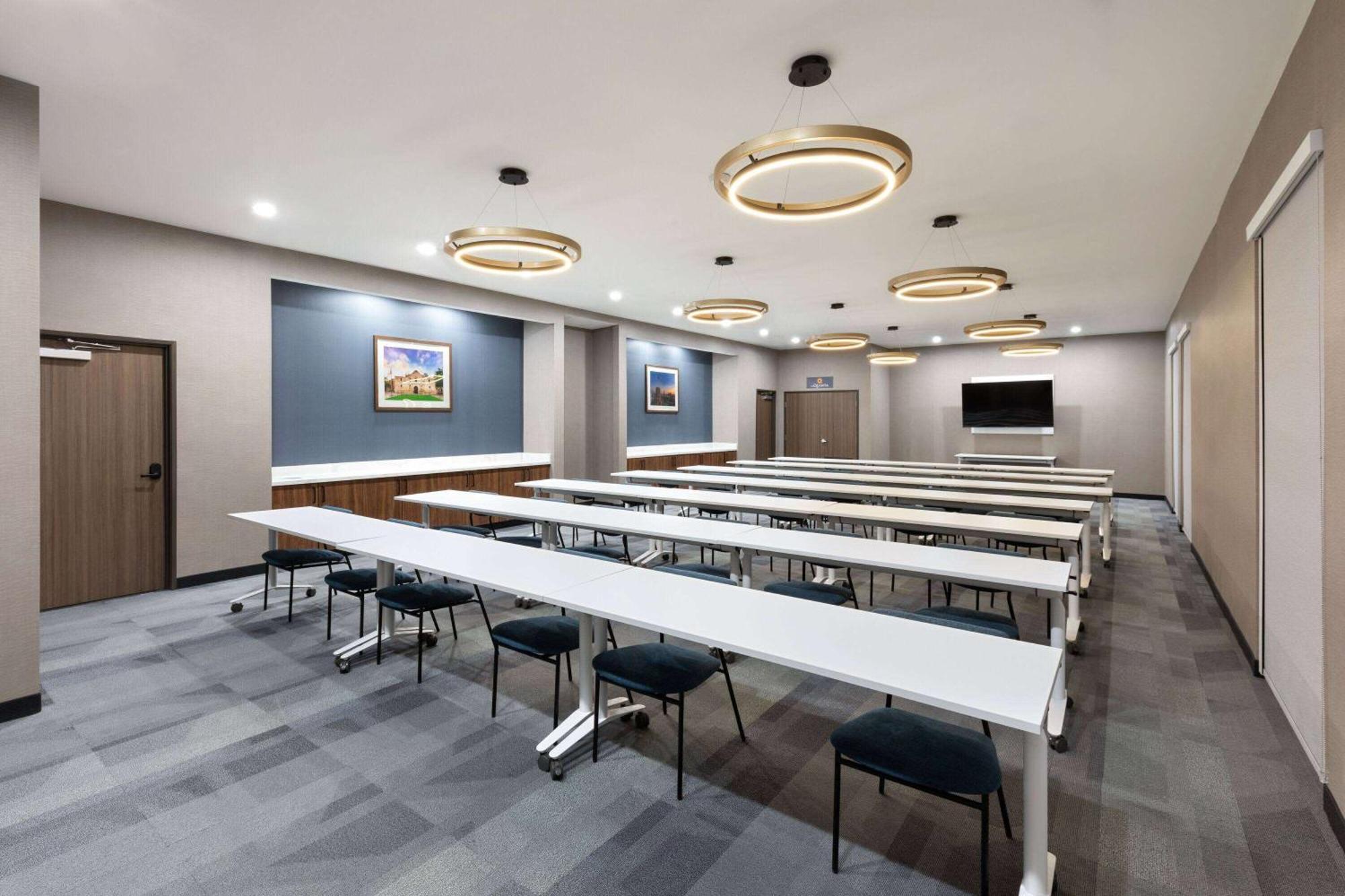 La Quinta Inn & Suites By Wyndham San Antonio At The Rim מראה חיצוני תמונה