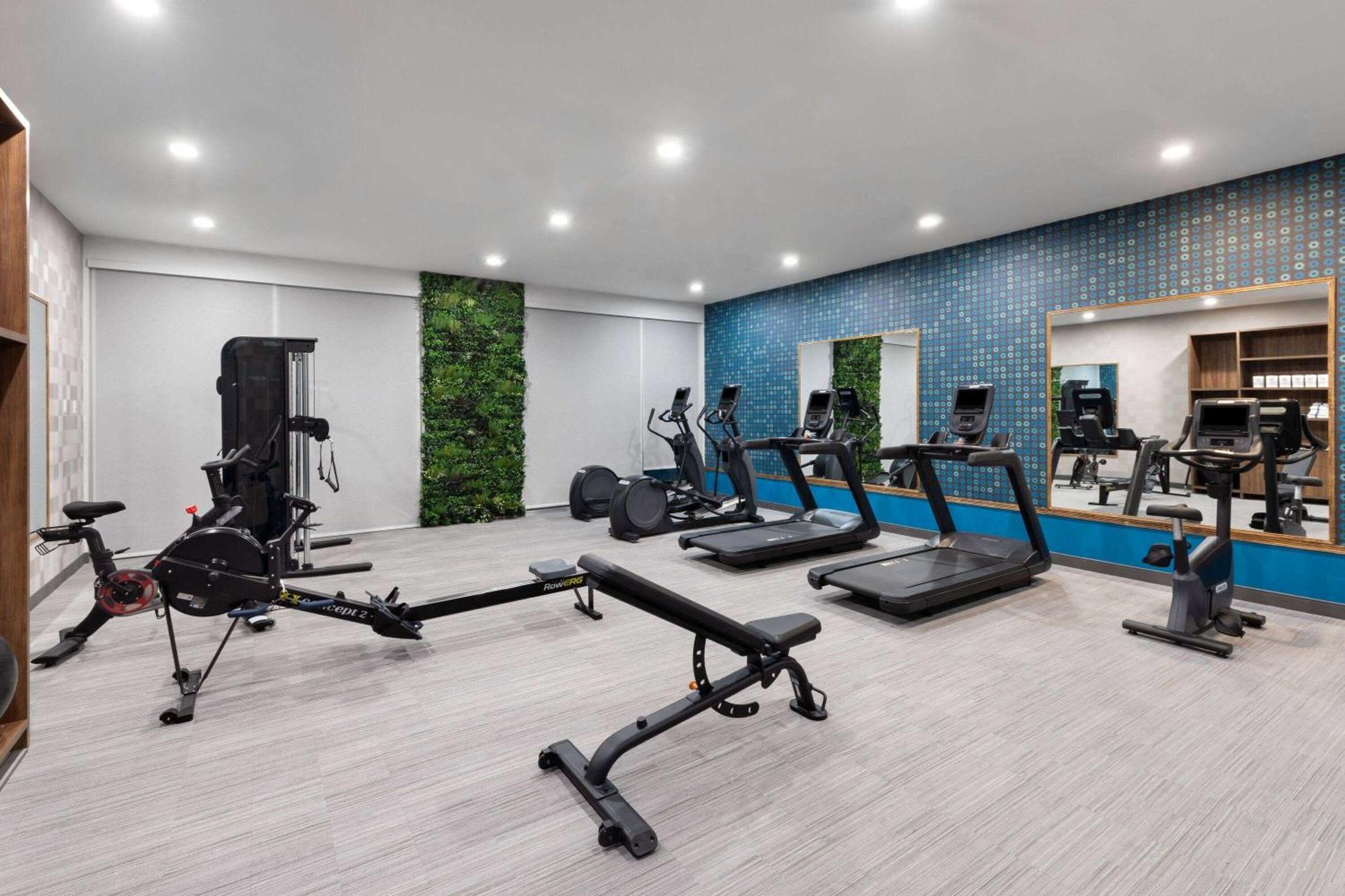 La Quinta Inn & Suites By Wyndham San Antonio At The Rim מראה חיצוני תמונה