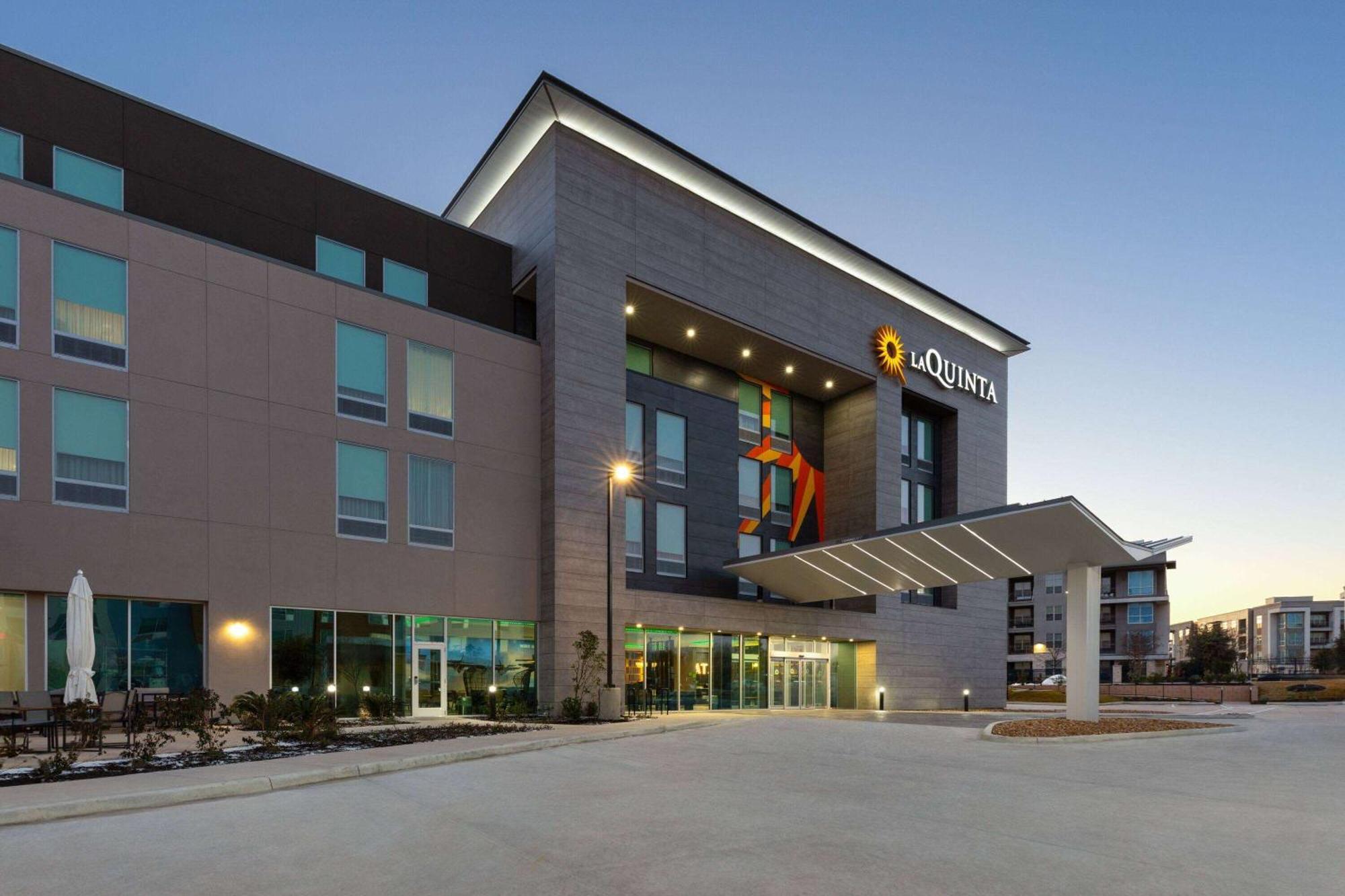 La Quinta Inn & Suites By Wyndham San Antonio At The Rim מראה חיצוני תמונה
