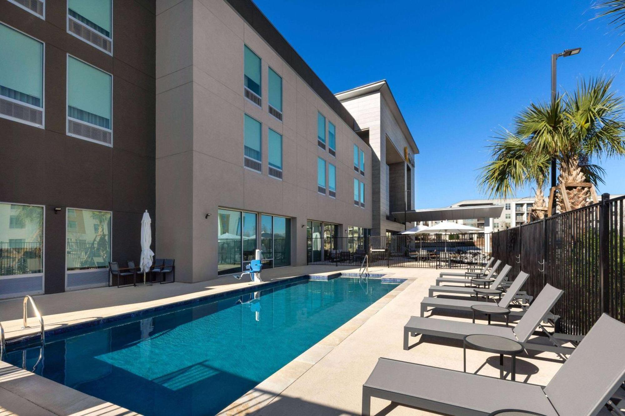 La Quinta Inn & Suites By Wyndham San Antonio At The Rim מראה חיצוני תמונה