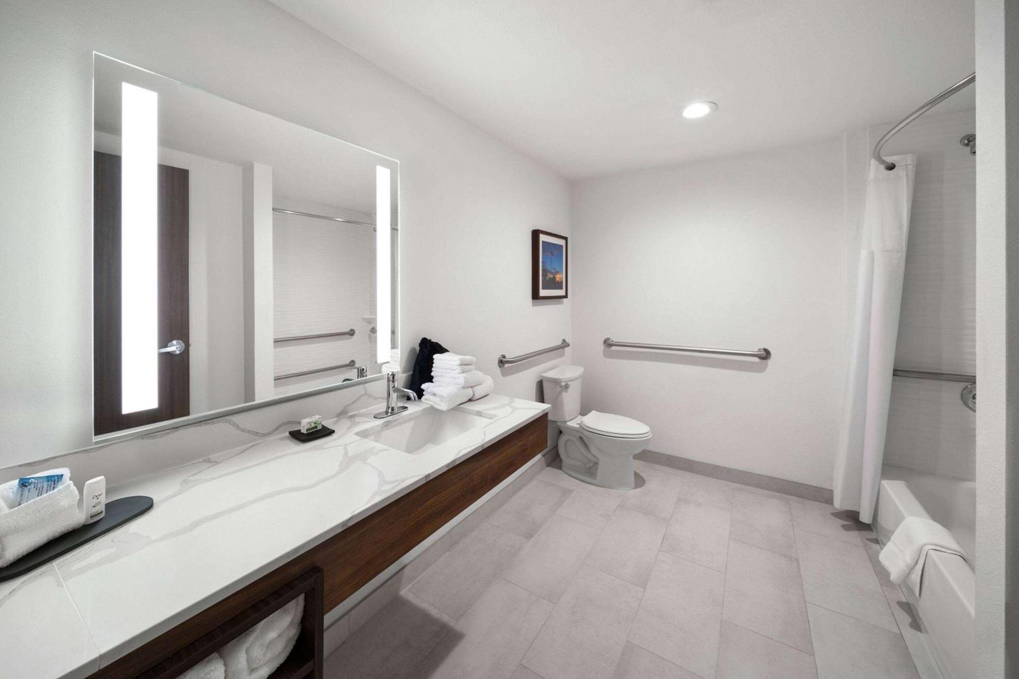 La Quinta Inn & Suites By Wyndham San Antonio At The Rim מראה חיצוני תמונה